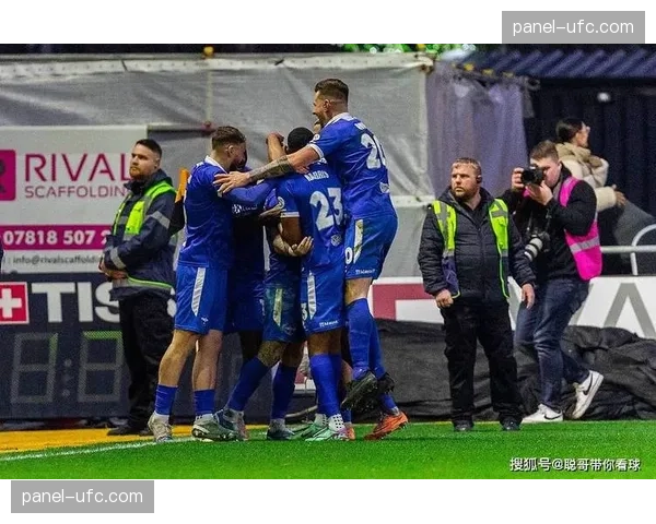 德国杯半决赛：凯泽斯劳滕爆冷2-1击败多特蒙德